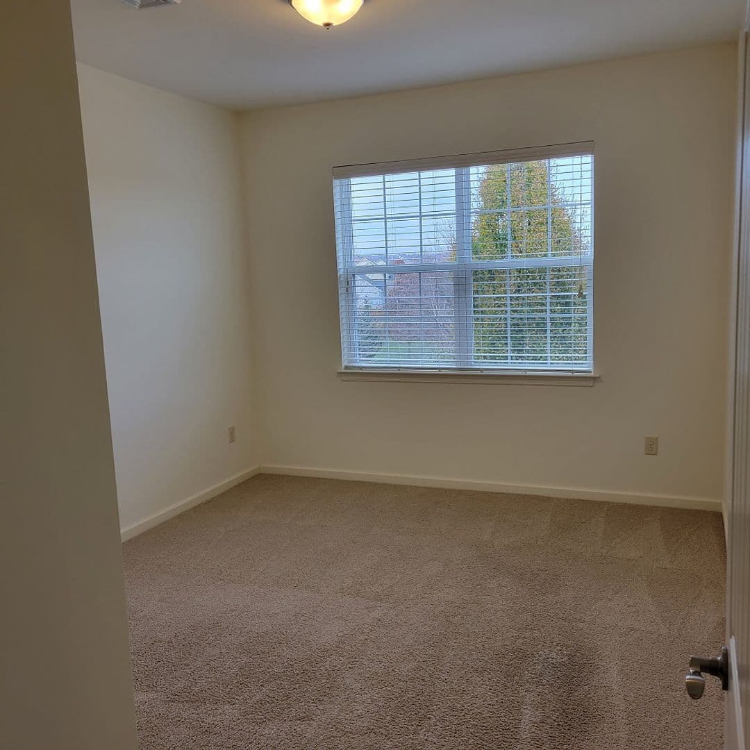 Lancaster Apartment: 231 Kilgannon Lane