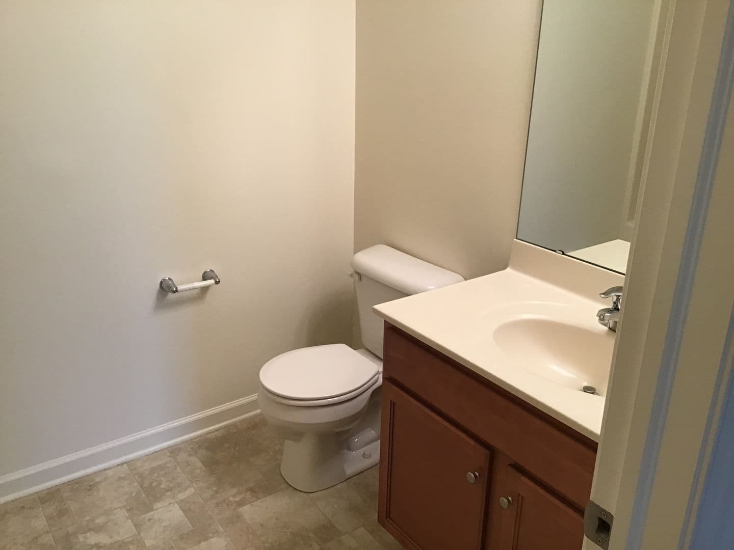 Lancaster Apartment: 231 Kilgannon Lane