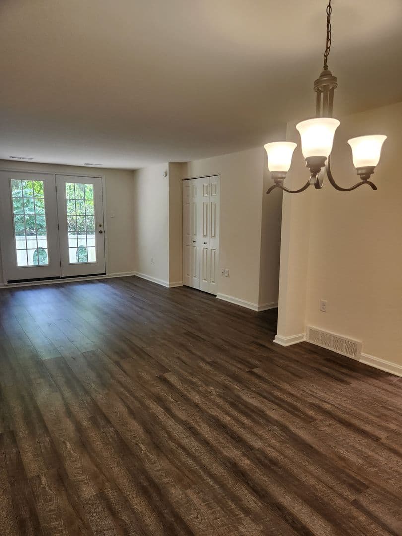 Lancaster Apartment: 1501 Butter Road