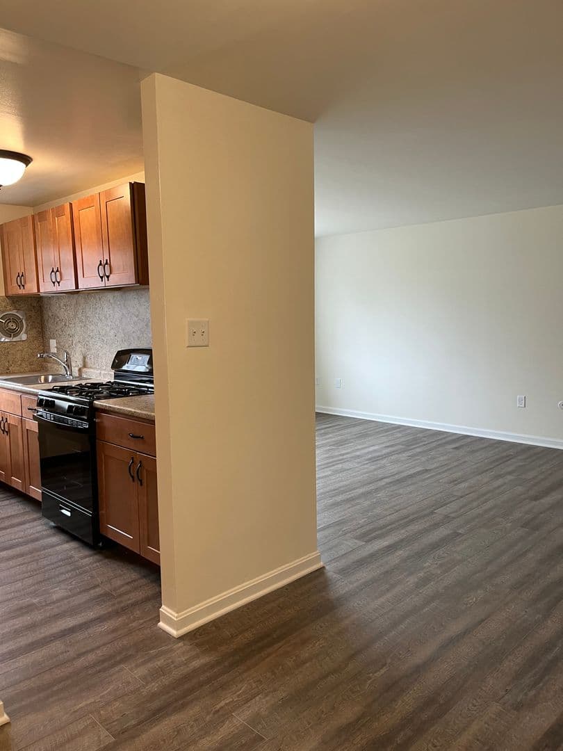 Lancaster Apartment: 30 Waverly Avenue