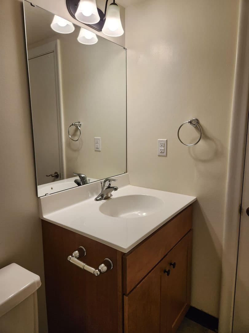 Lancaster Apartment: 30 Waverly Avenue