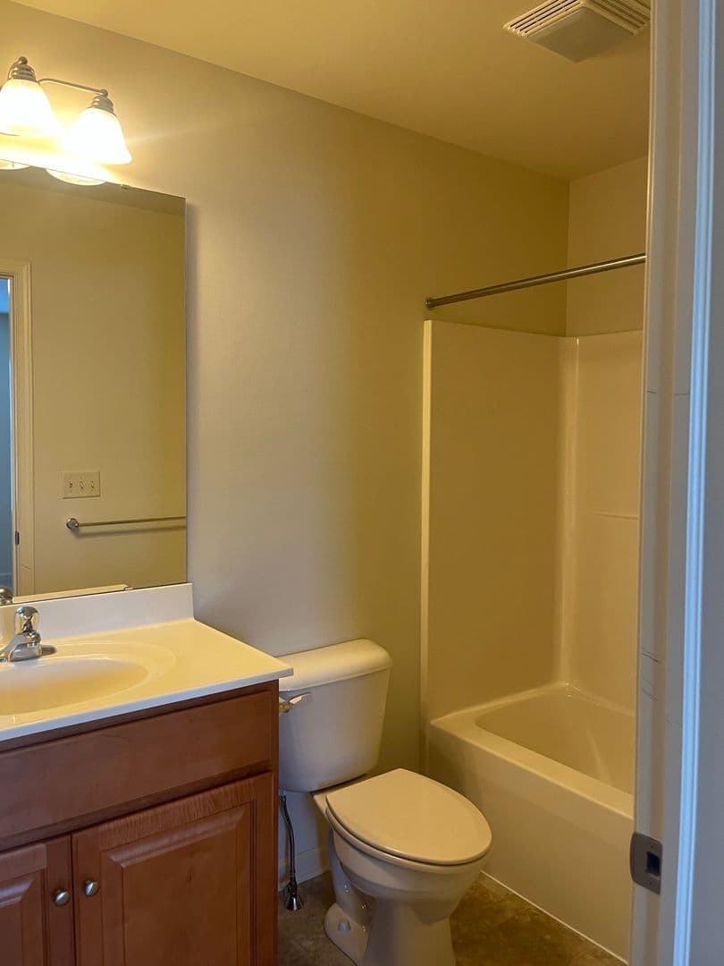 Lancaster Apartment: 231 Kilgannon Lane