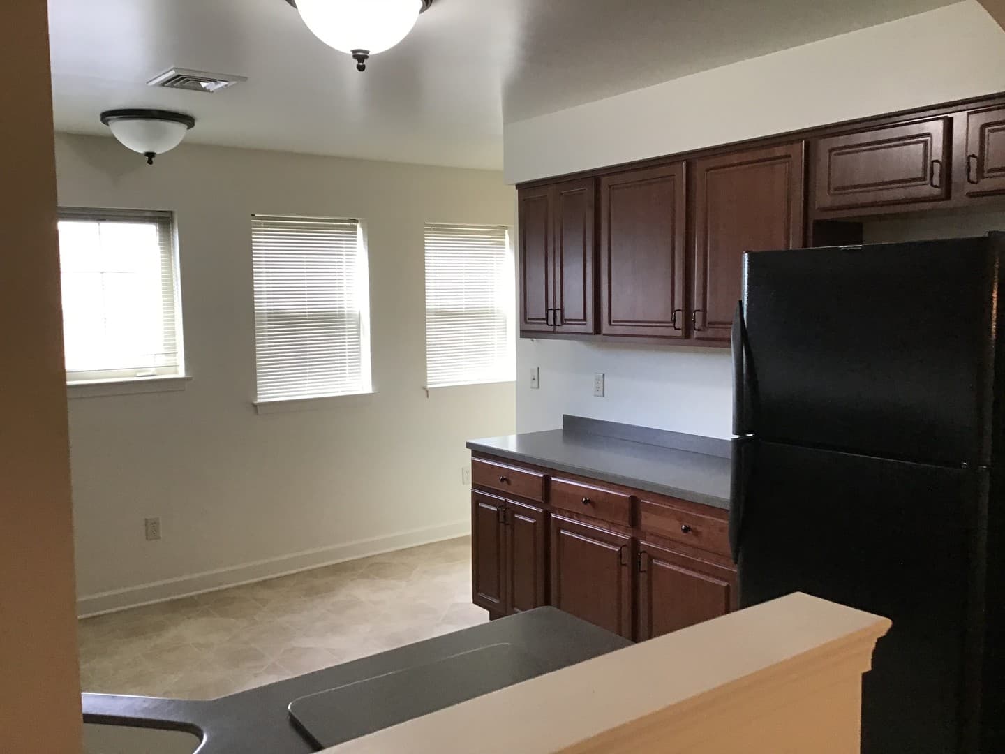 Lancaster Apartment: Stone Creek Road
