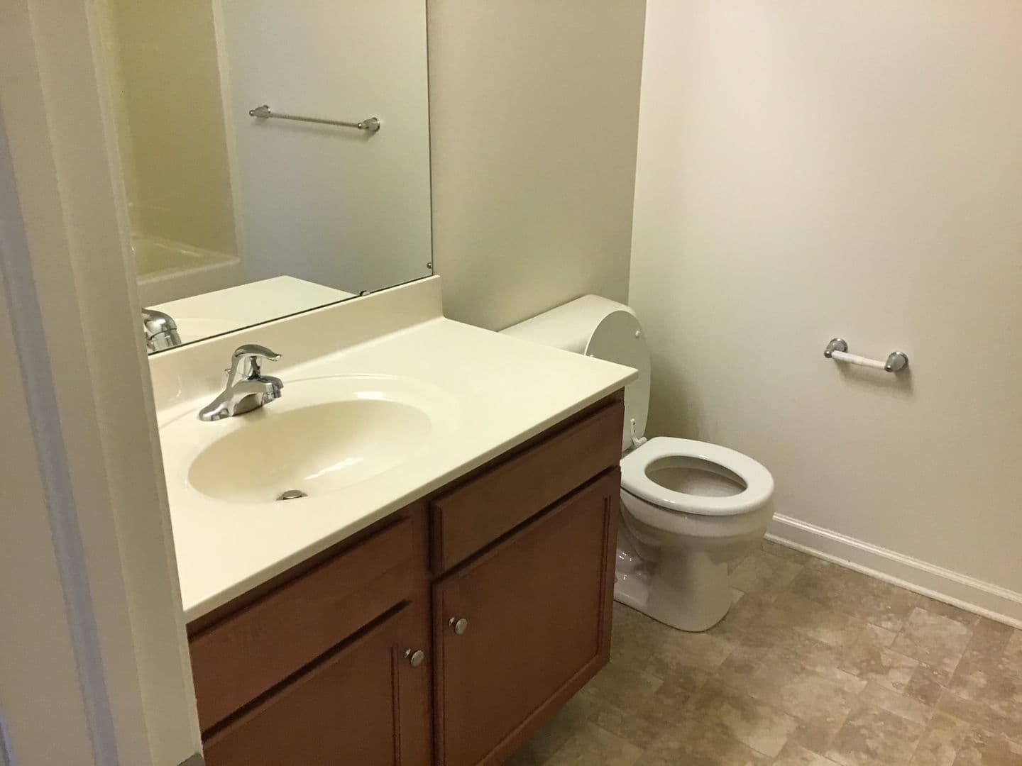 Lancaster Apartment: 231 Kilgannon Lane