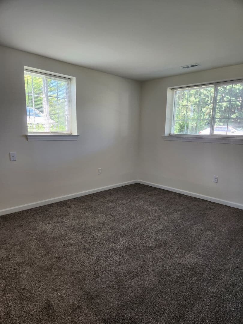 Lancaster Apartment: 30 Waverly Avenue