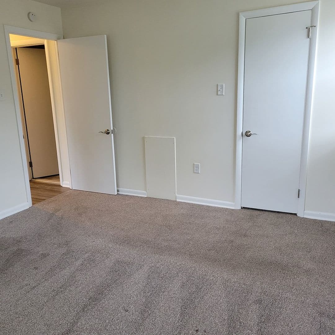 Lancaster Apartment: 30 Waverly Avenue