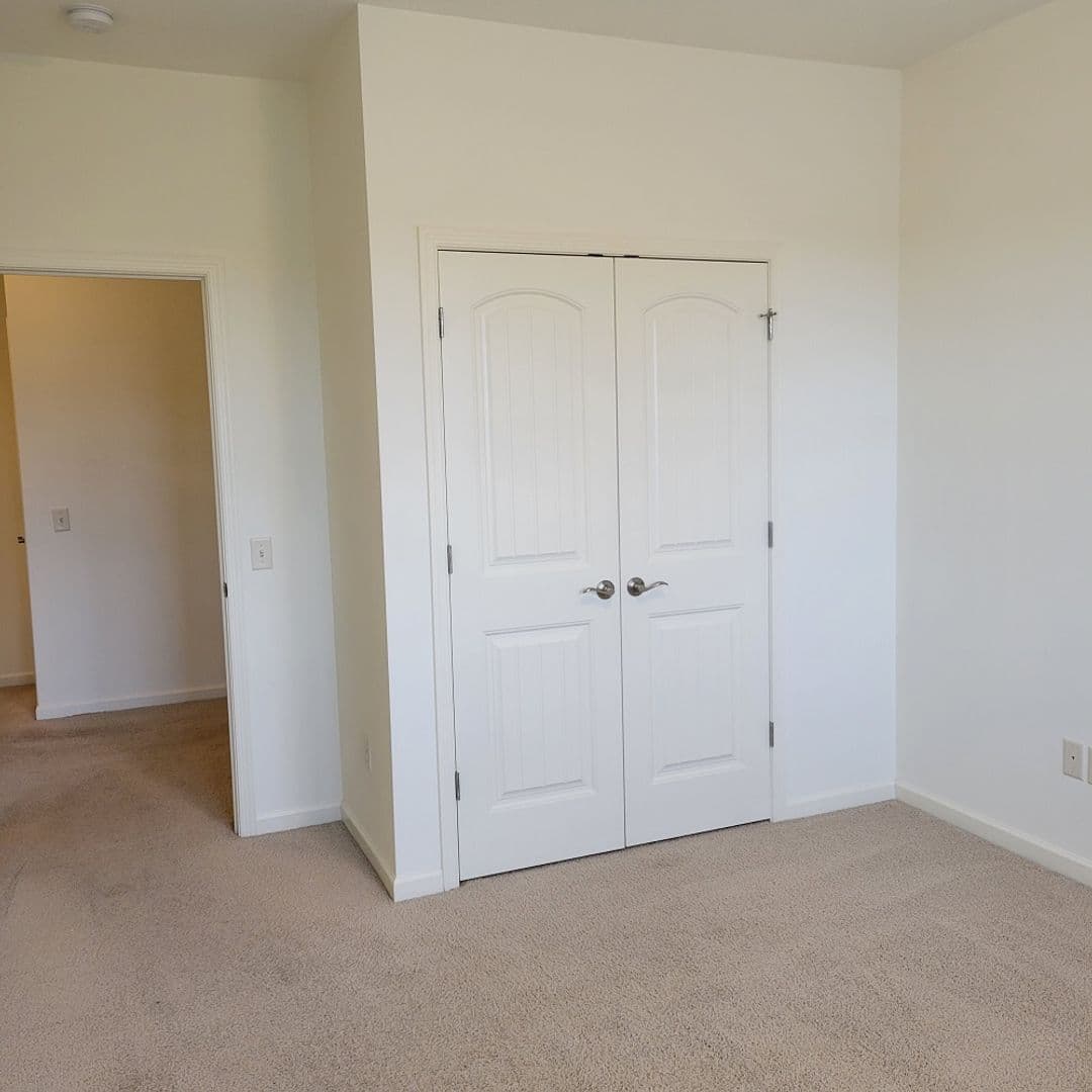 Lancaster Apartment: 231 Kilgannon Lane