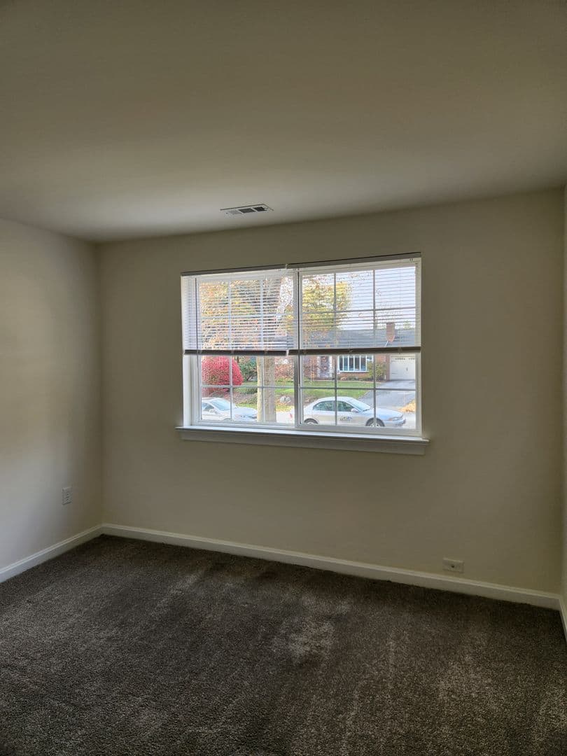 Lancaster Apartment: 30 Waverly Avenue