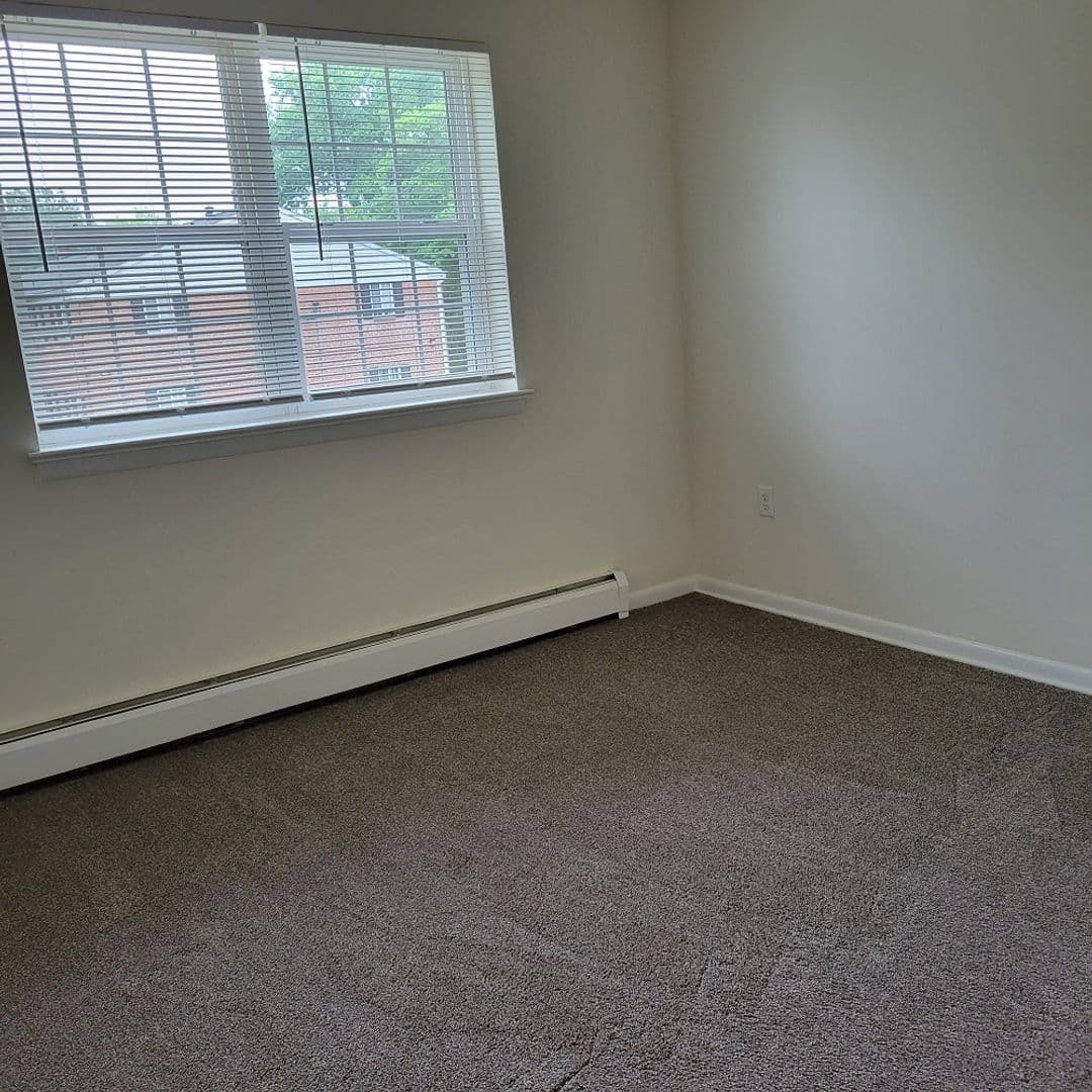 Lancaster Apartment: 30 Waverly Avenue