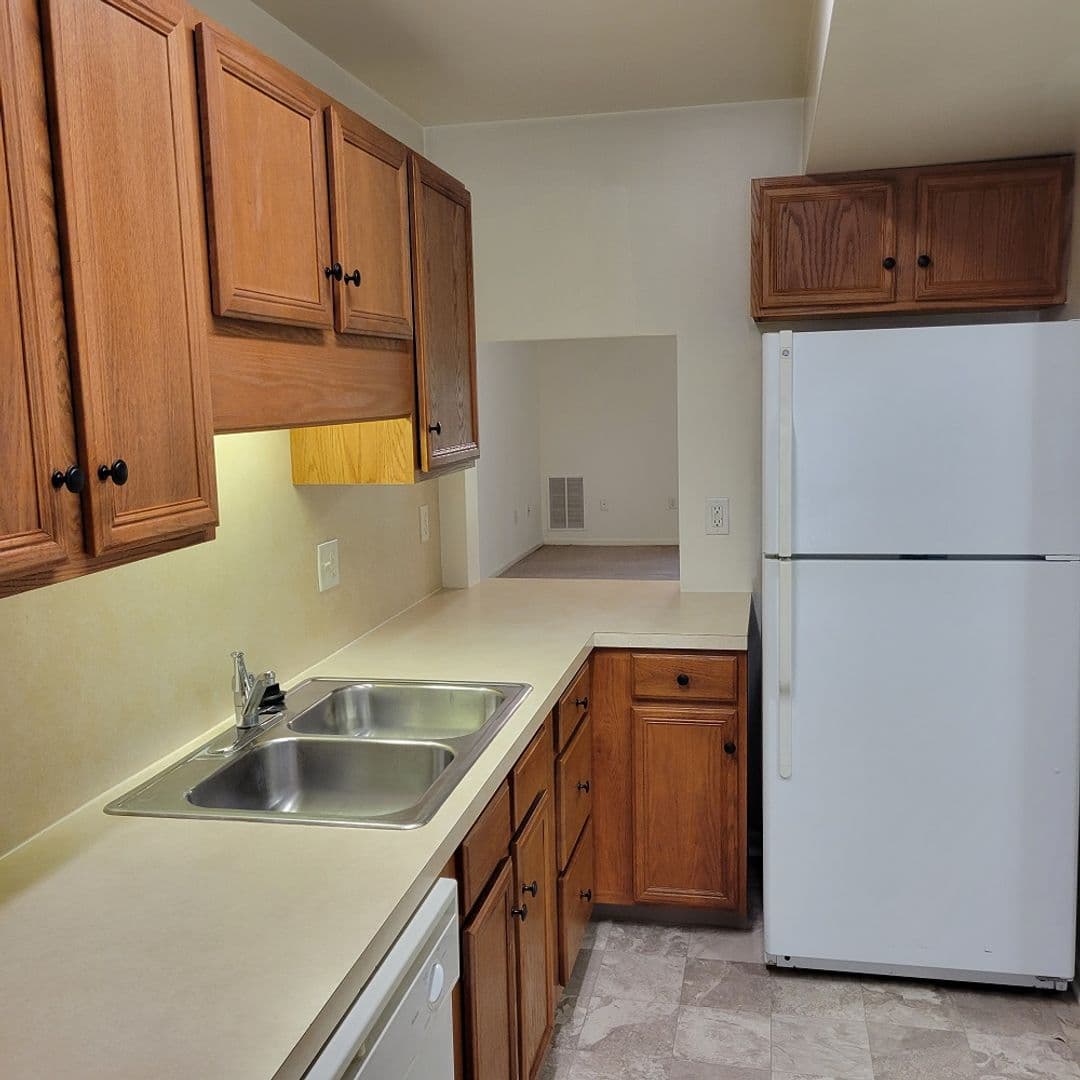 Lancaster Apartment: 876 Salisbury Court