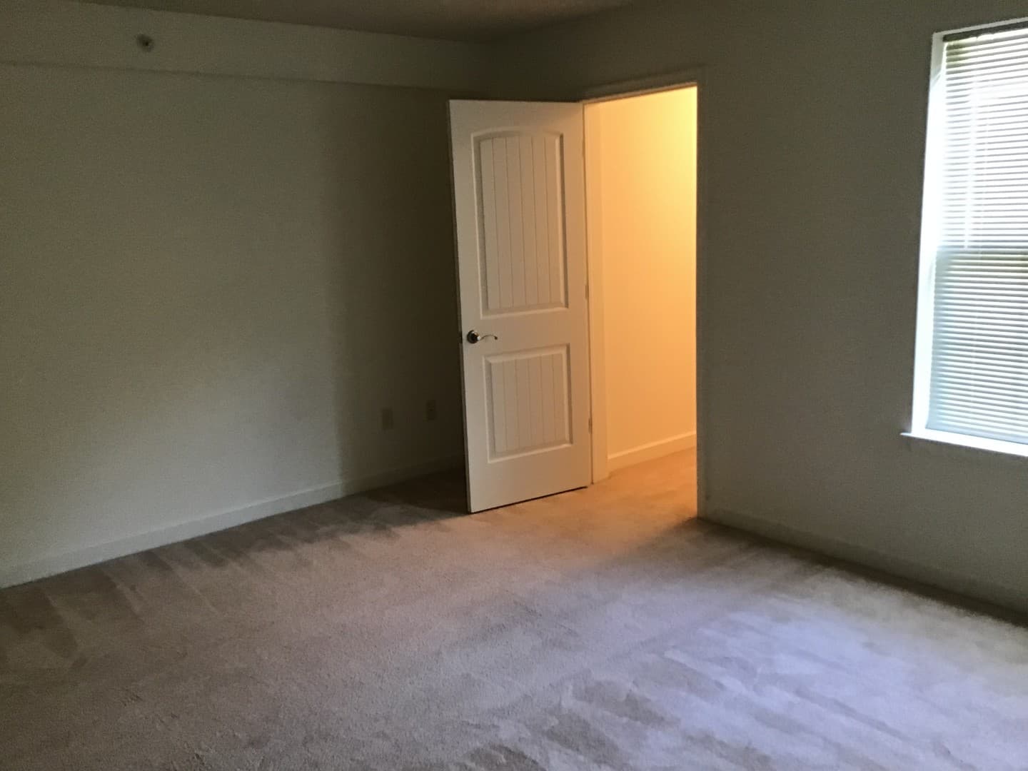 Lancaster Apartment: Stone Creek Road
