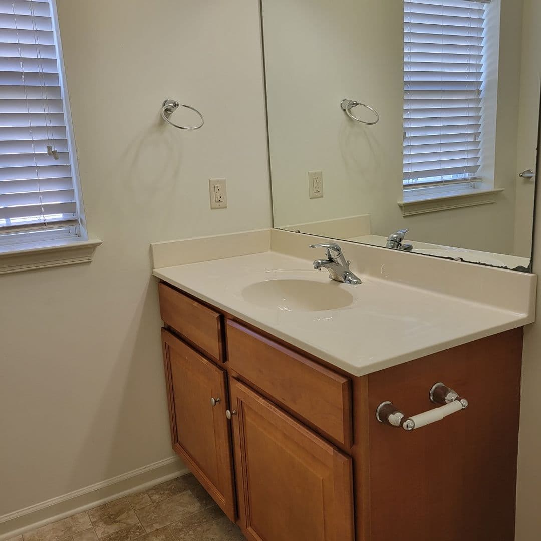 Lancaster Apartment: 231 Kilgannon Lane