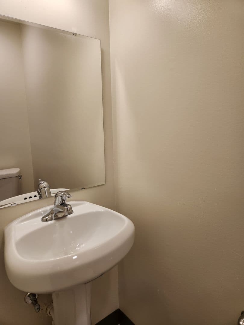 Lancaster Apartment: 1501 Butter Road
