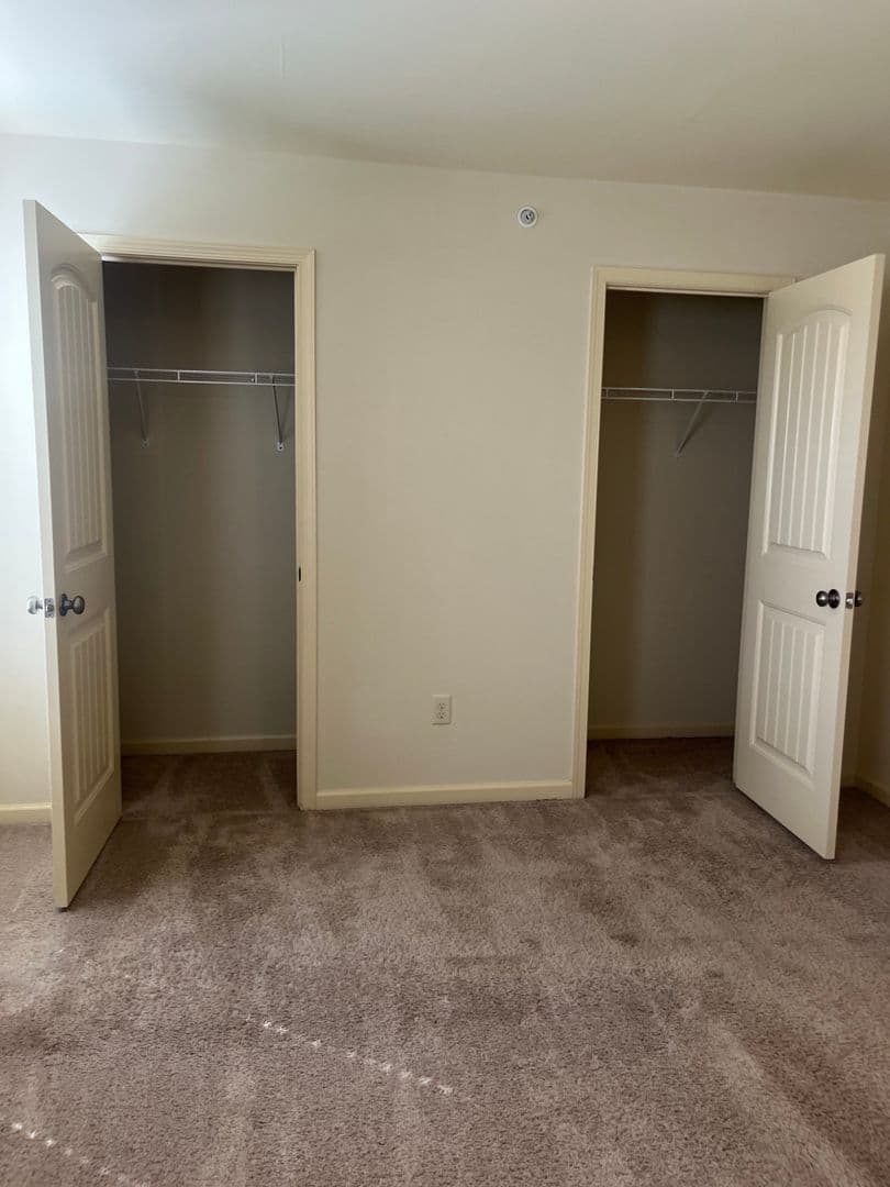 Lancaster Apartment: 231 Kilgannon Lane