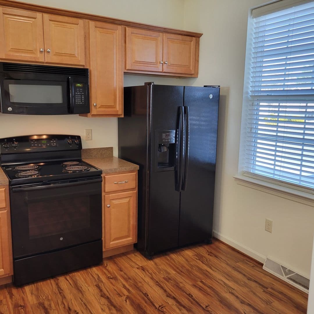 Lancaster Apartment: 231 Kilgannon Lane