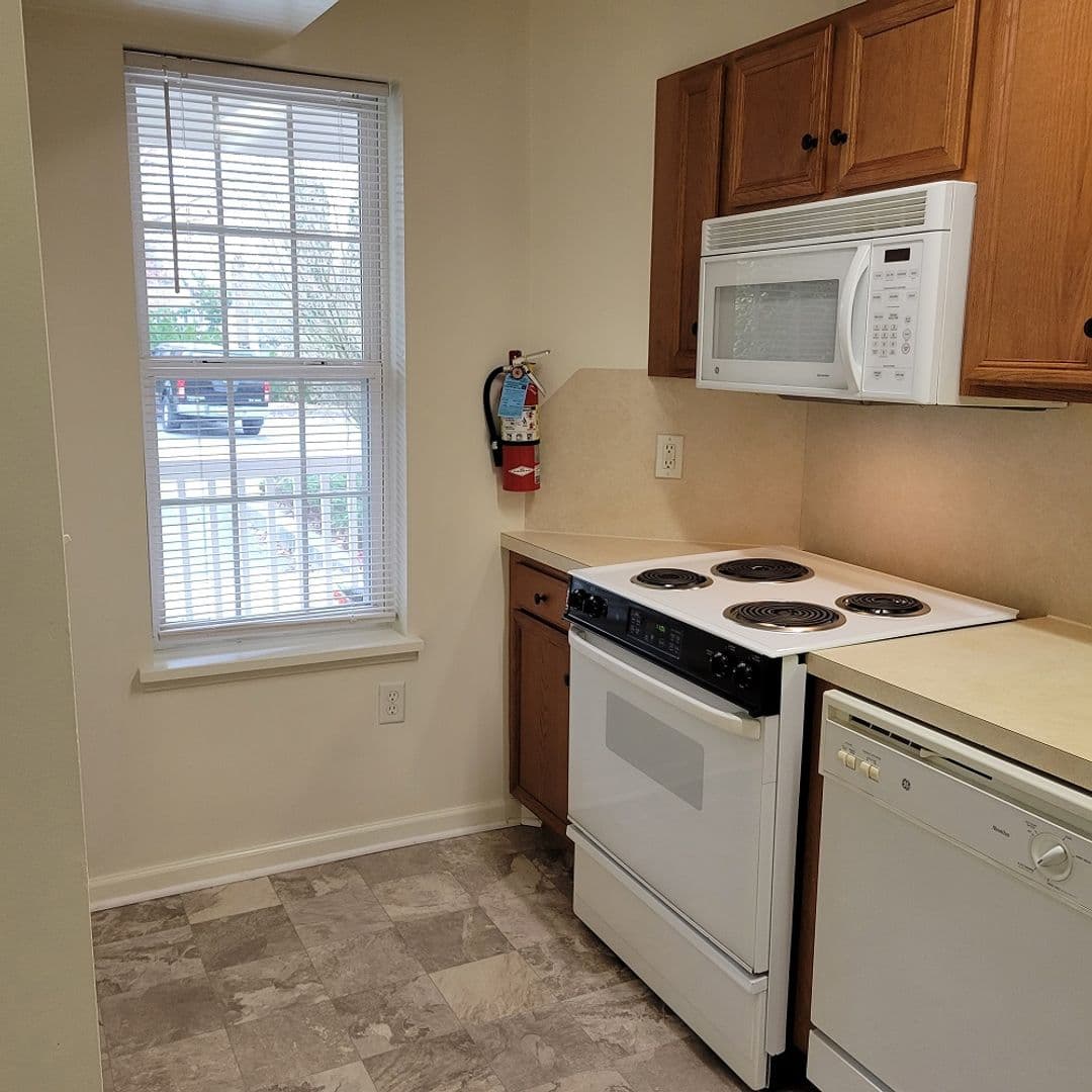 Lancaster Apartment: 876 Salisbury Court