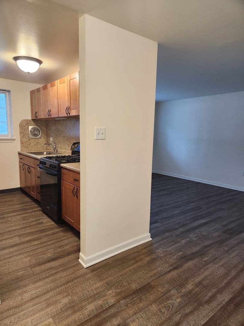 Lancaster Apartment: 30 Waverly Avenue