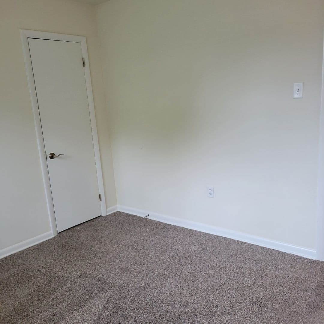 Lancaster Apartment: 30 Waverly Avenue