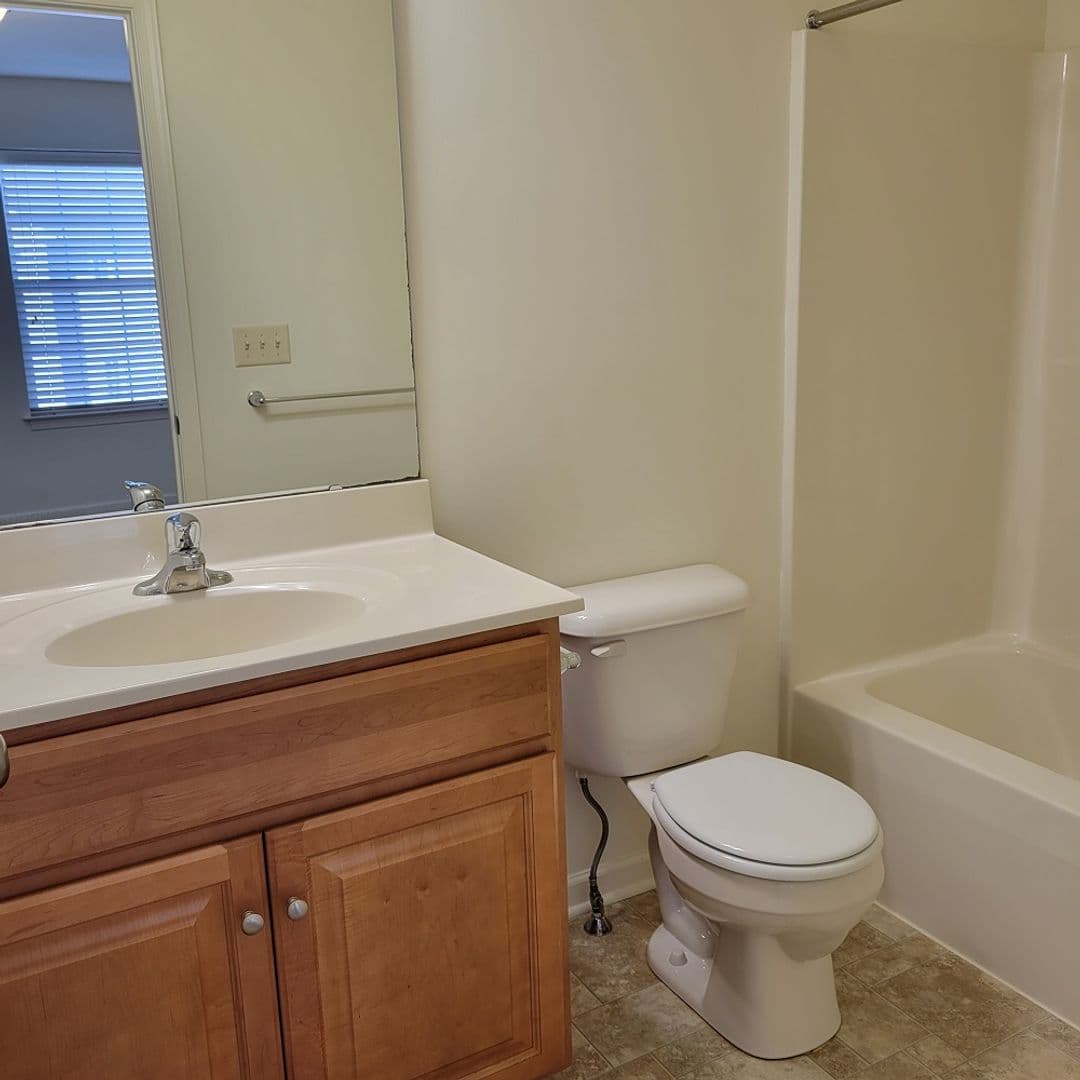 Lancaster Apartment: 231 Kilgannon Lane