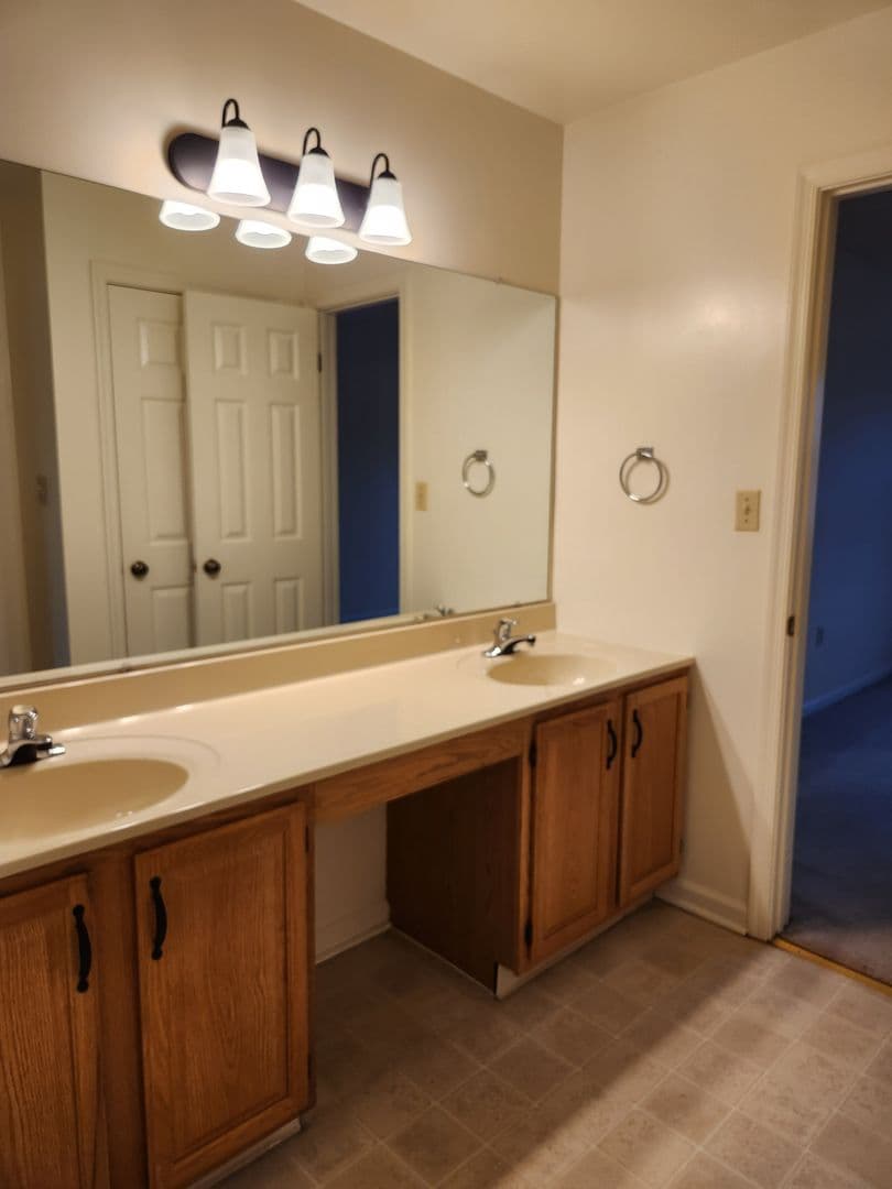Lancaster Apartment: Pine Bridge Lane