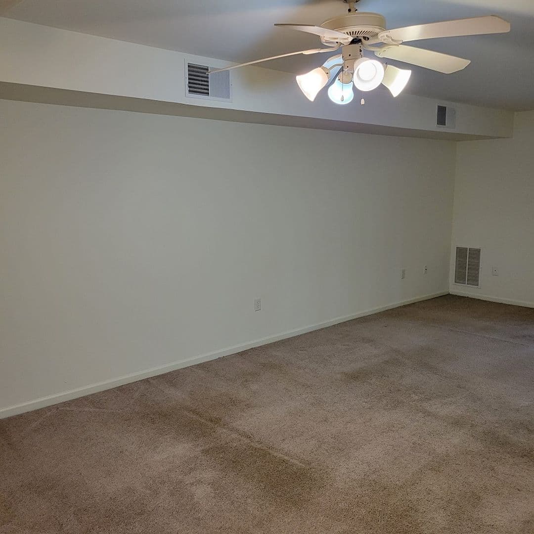 Lancaster Apartment: 876 Salisbury Court