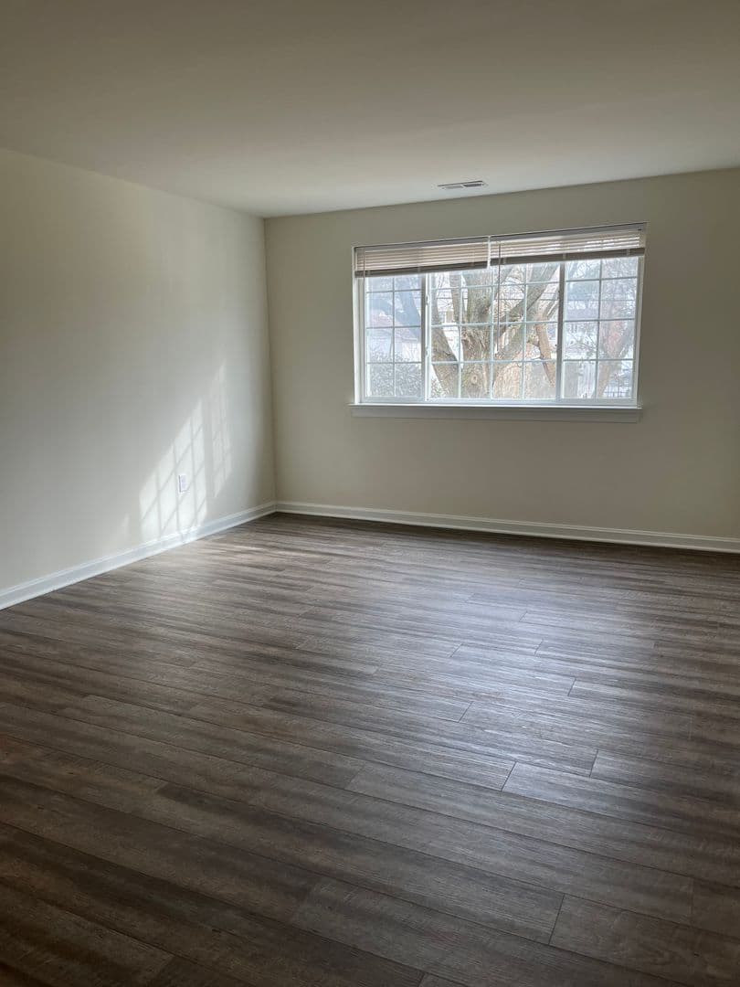 Lancaster Apartment: 30 Waverly Avenue