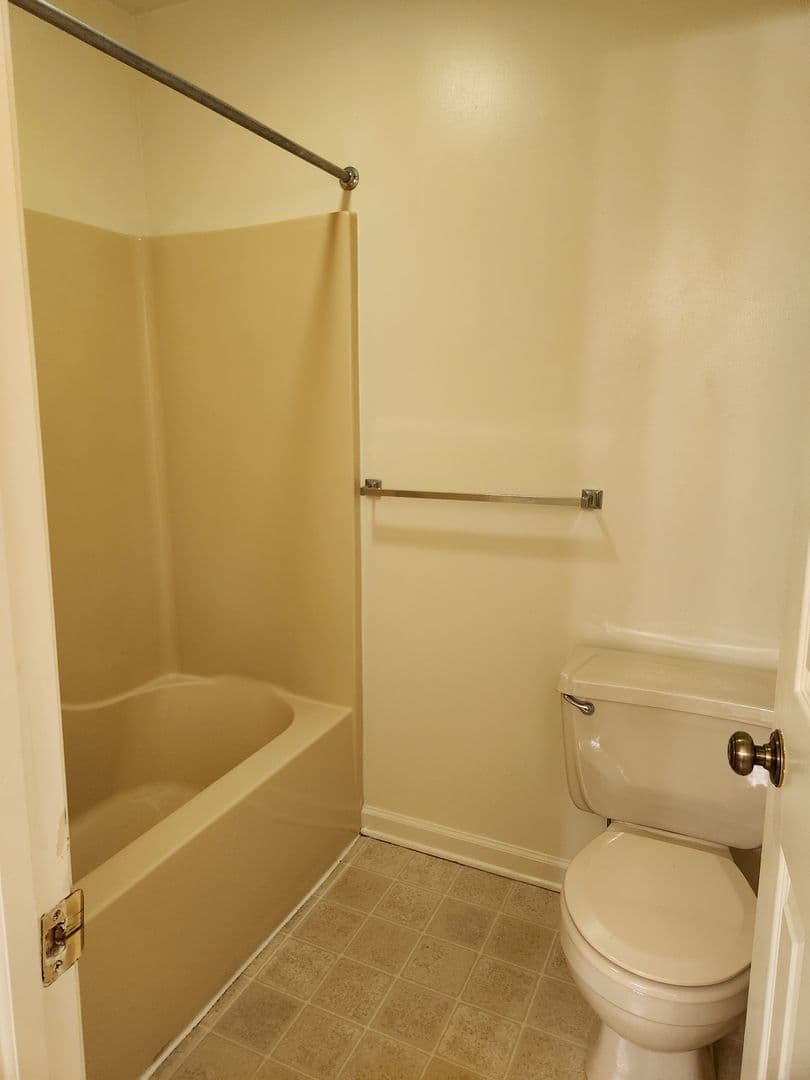 Lancaster Apartment: Pine Bridge Lane