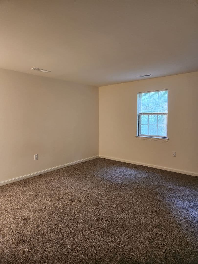 Lancaster Apartment: 1501 Butter Road