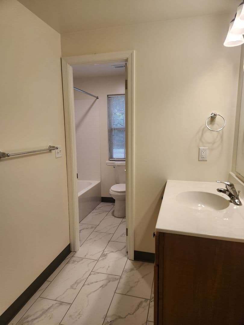 Lancaster Apartment: 1501 Butter Road