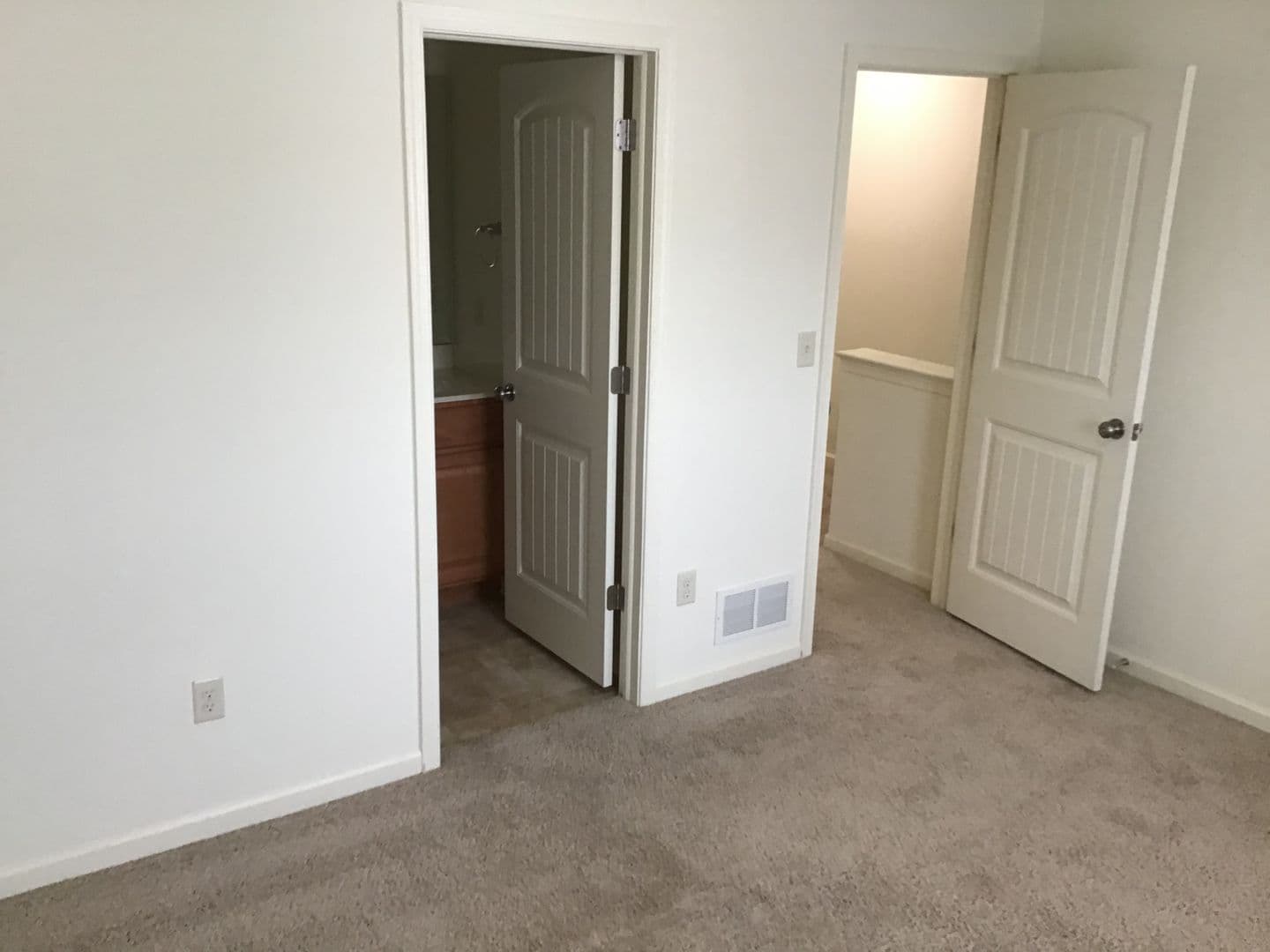 Lancaster Apartment: 231 Kilgannon Lane