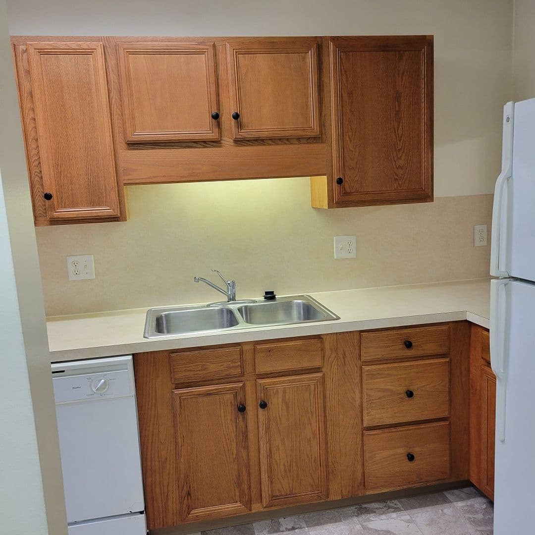 Lancaster Apartment: 876 Salisbury Court