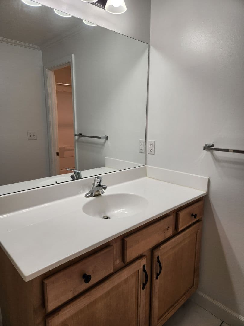 Lancaster Apartment: 1501 Butter Road