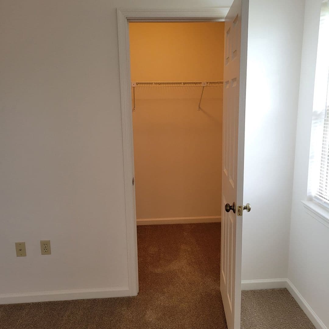 Lancaster Apartment: Pine Bridge Lane