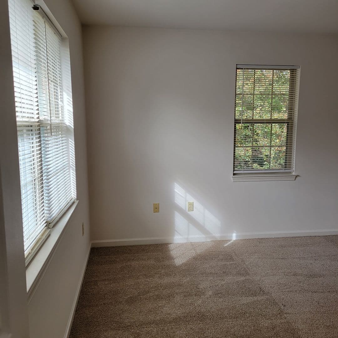Lancaster Apartment: Pine Bridge Lane
