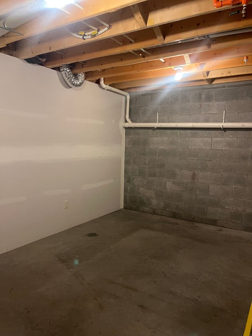 Lancaster Apartment: 231 Kilgannon Lane