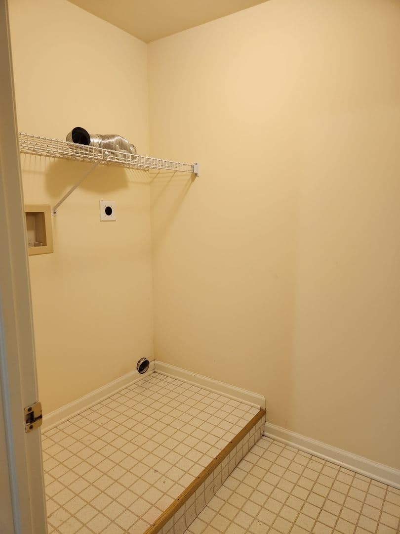 Lancaster Apartment: Pine Bridge Lane