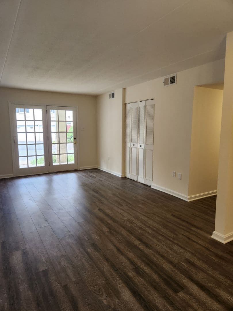 Lancaster Apartment: 1501 Butter Road