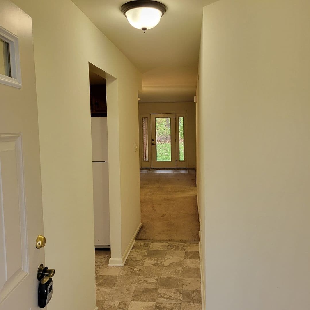 Lancaster Apartment: 876 Salisbury Court