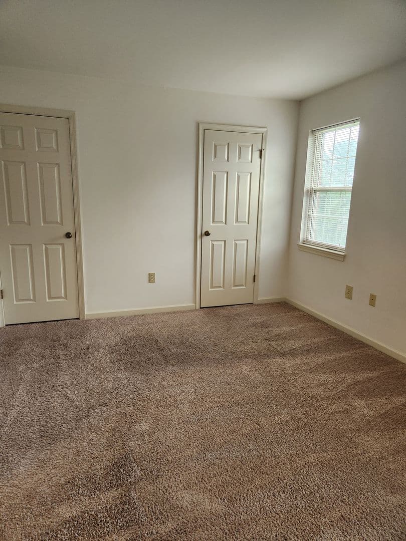Lancaster Apartment: Pine Bridge Lane