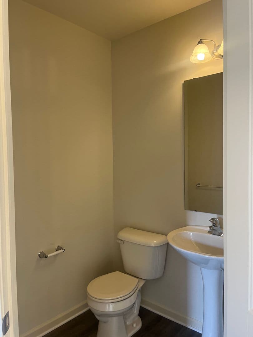 Lancaster Apartment: 231 Kilgannon Lane