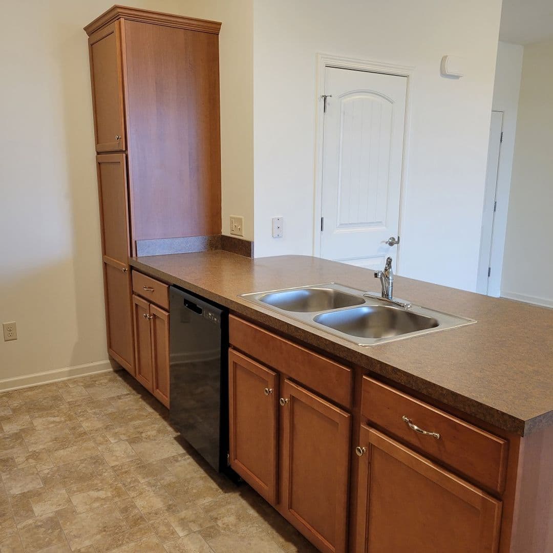 Lancaster Apartment: 231 Kilgannon Lane
