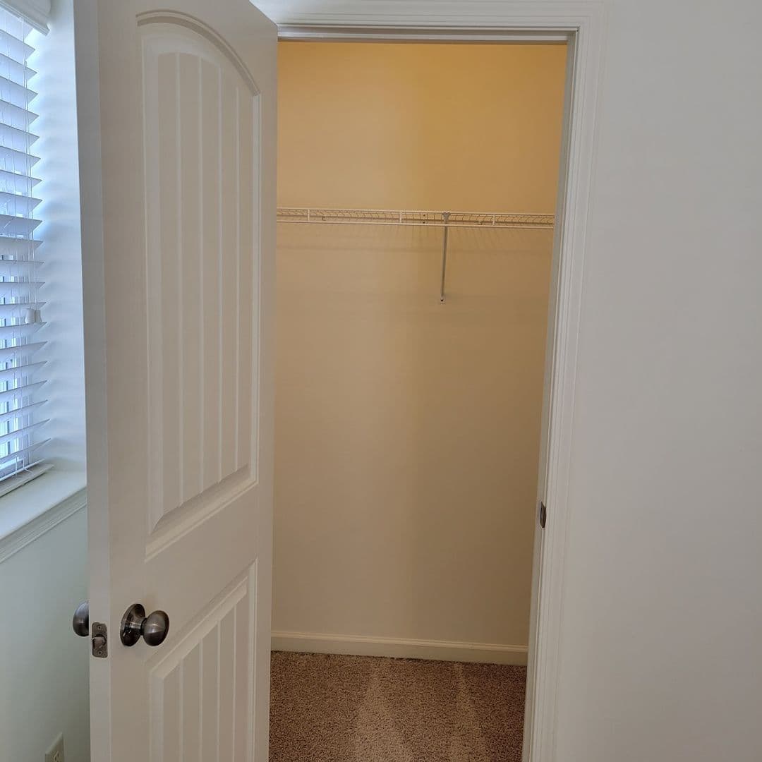 Lancaster Apartment: 231 Kilgannon Lane