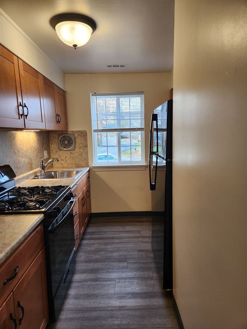 Lancaster Apartment: 30 Waverly Avenue