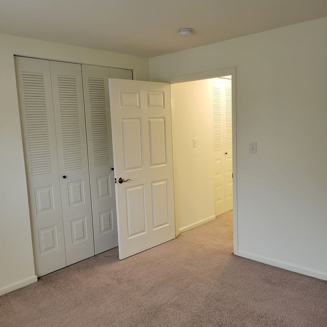 Lancaster Apartment: 876 Salisbury Court