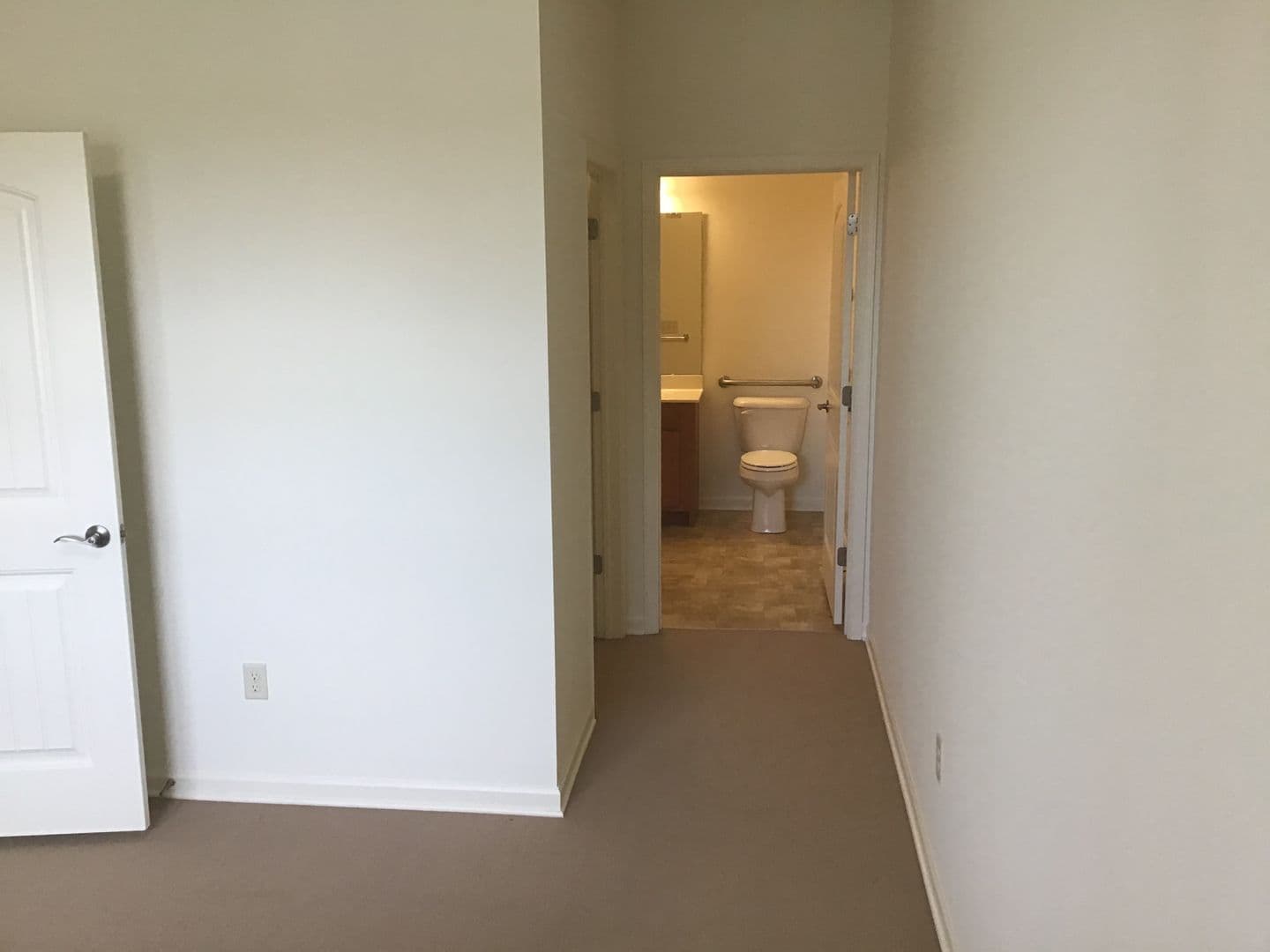 Lancaster Apartment: 231 Kilgannon Lane