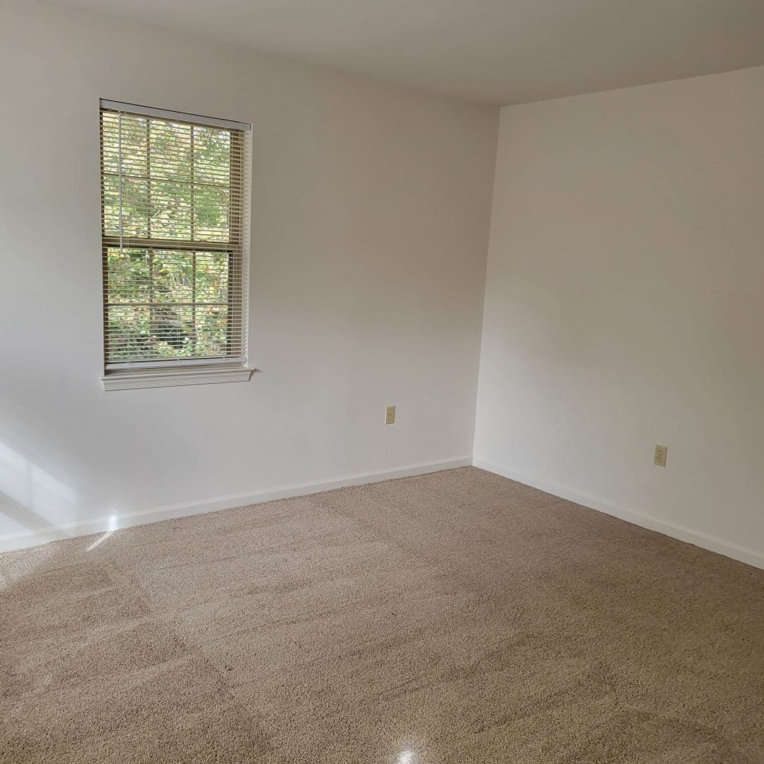 Lancaster Apartment: Pine Bridge Lane