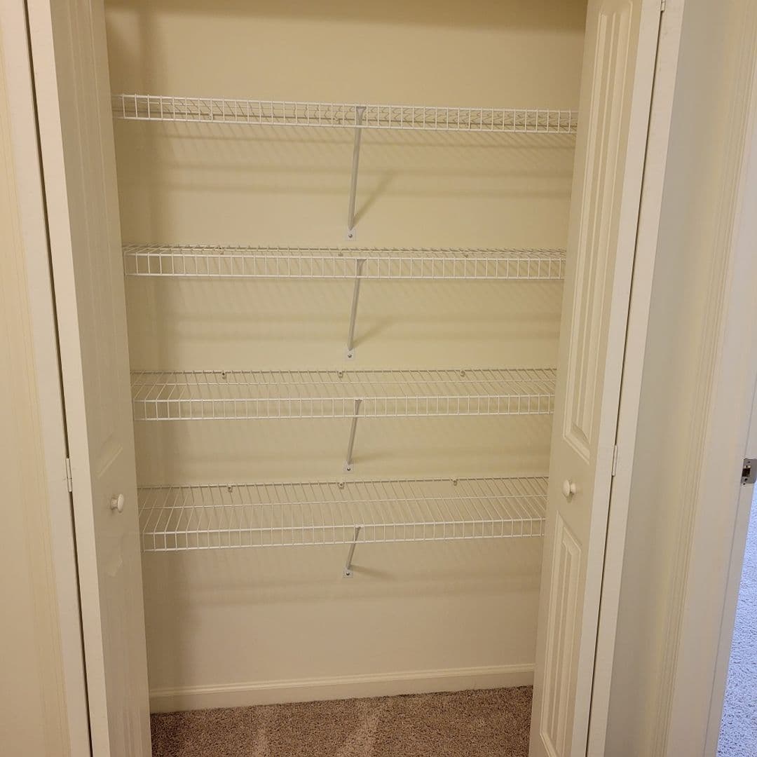 Lancaster Apartment: 231 Kilgannon Lane