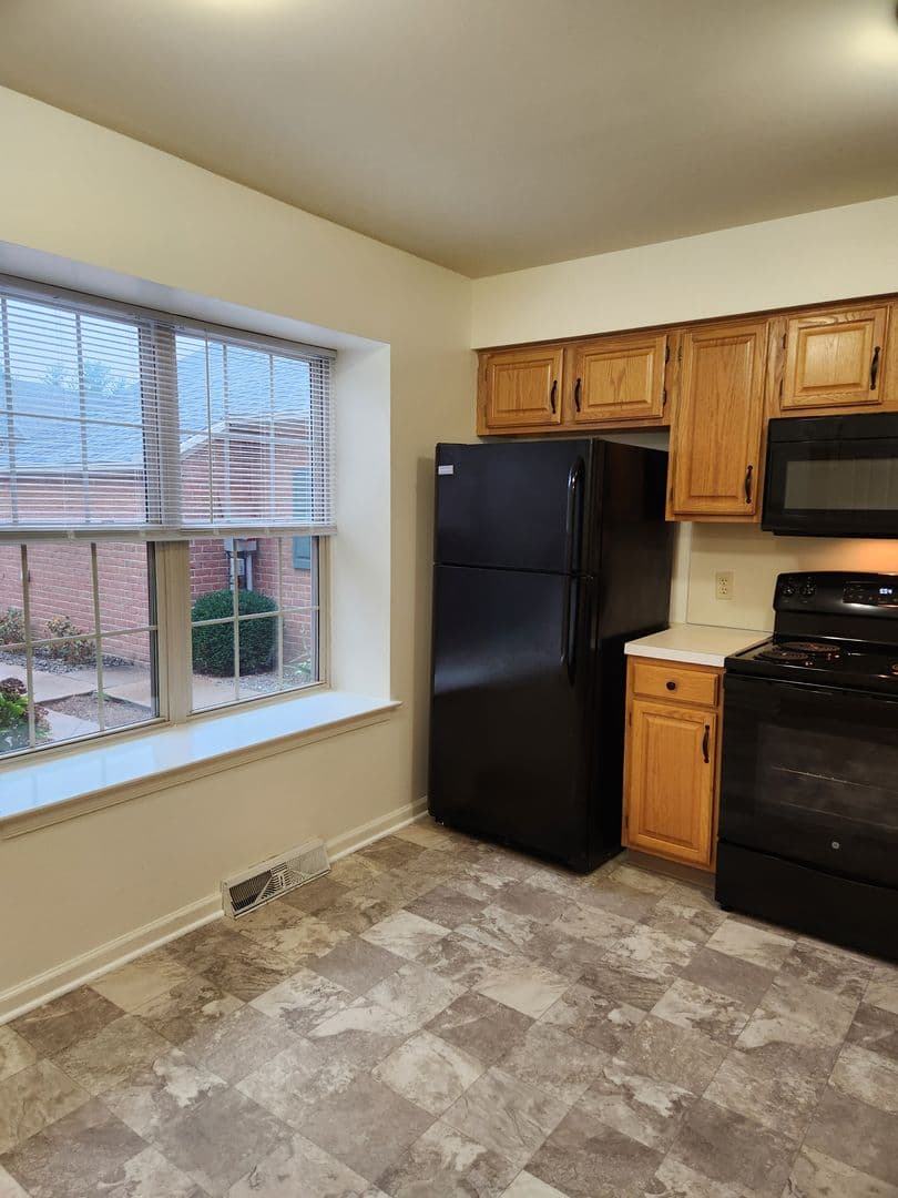 Lancaster Apartment: Pine Bridge Lane