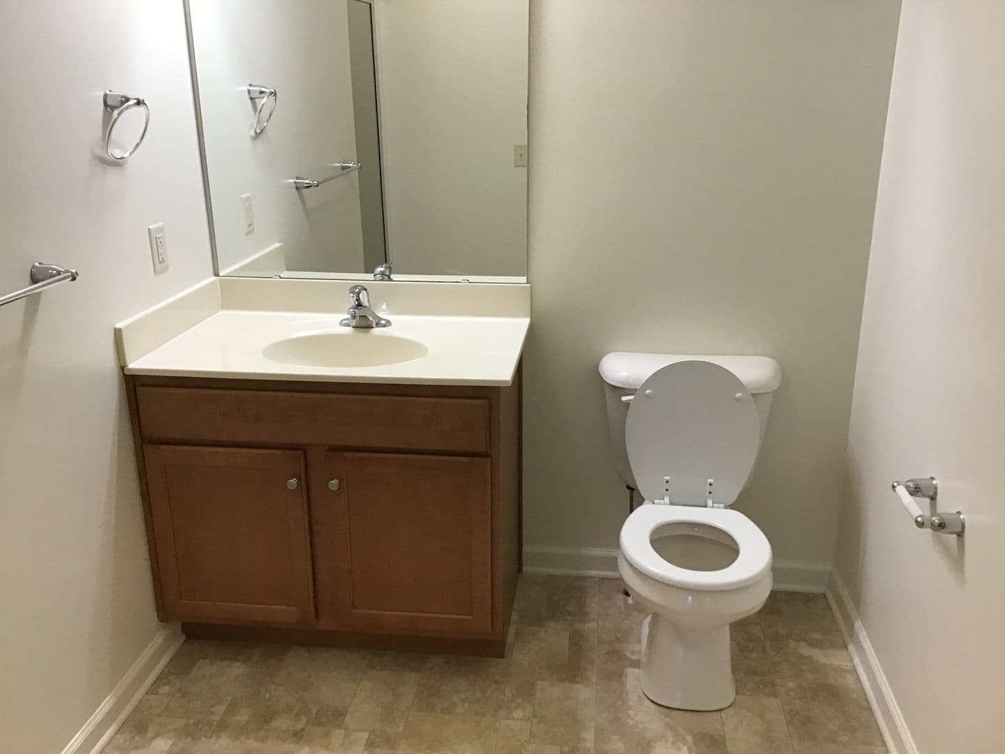 Lancaster Apartment: 231 Kilgannon Lane