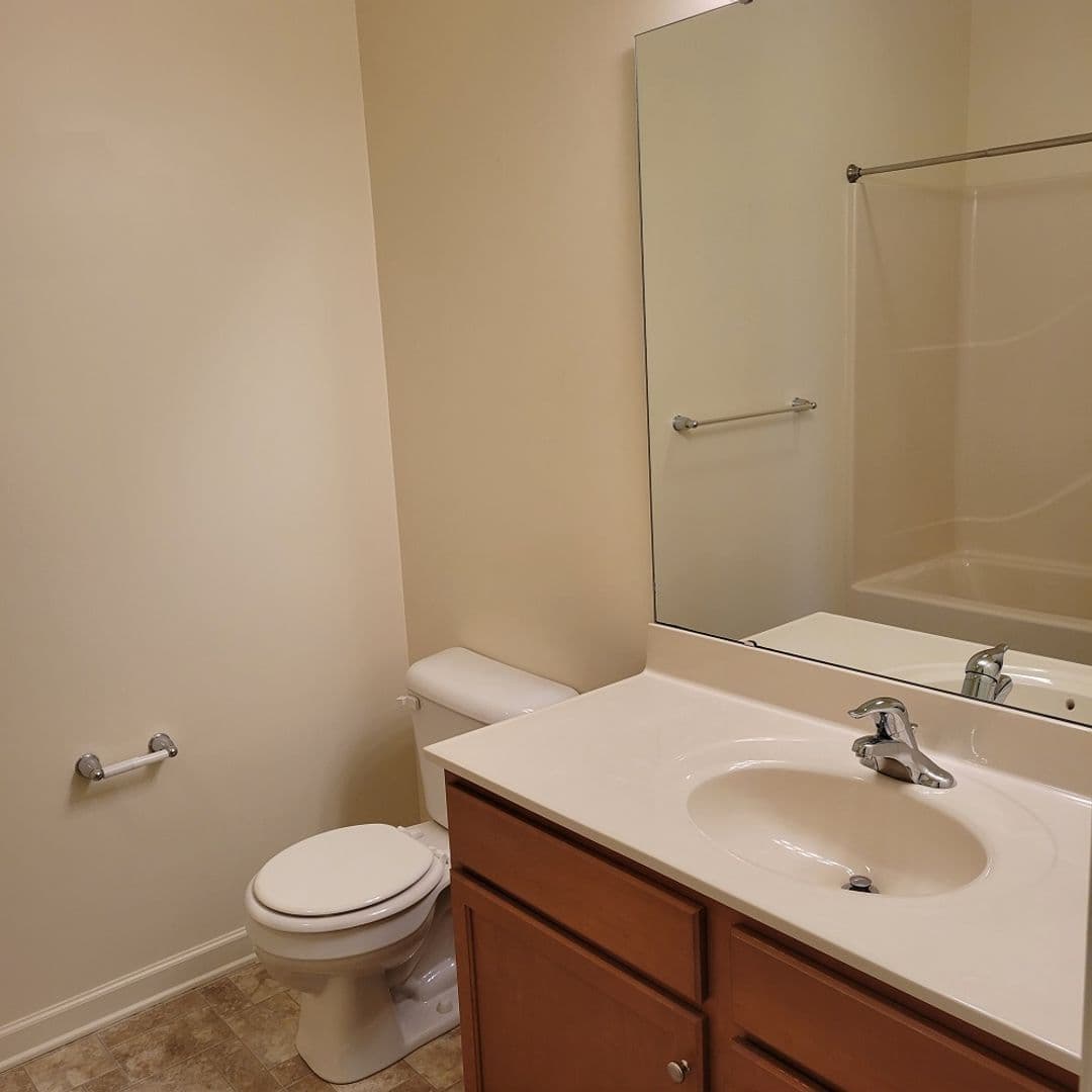 Lancaster Apartment: 231 Kilgannon Lane